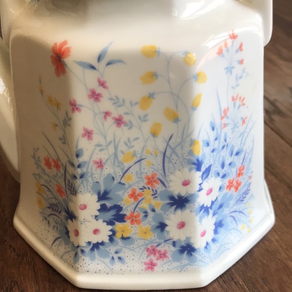 Floral Japanese Teapot - Picture 3 of 9